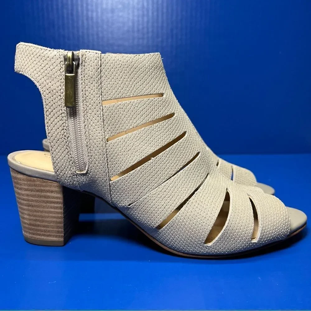 Clarks Artisan Deloria Ivy Stacked Block Heel Sandal Sand Beige‎ Women 9.5